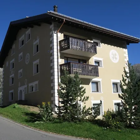 Chesa Mutaun Appartement *